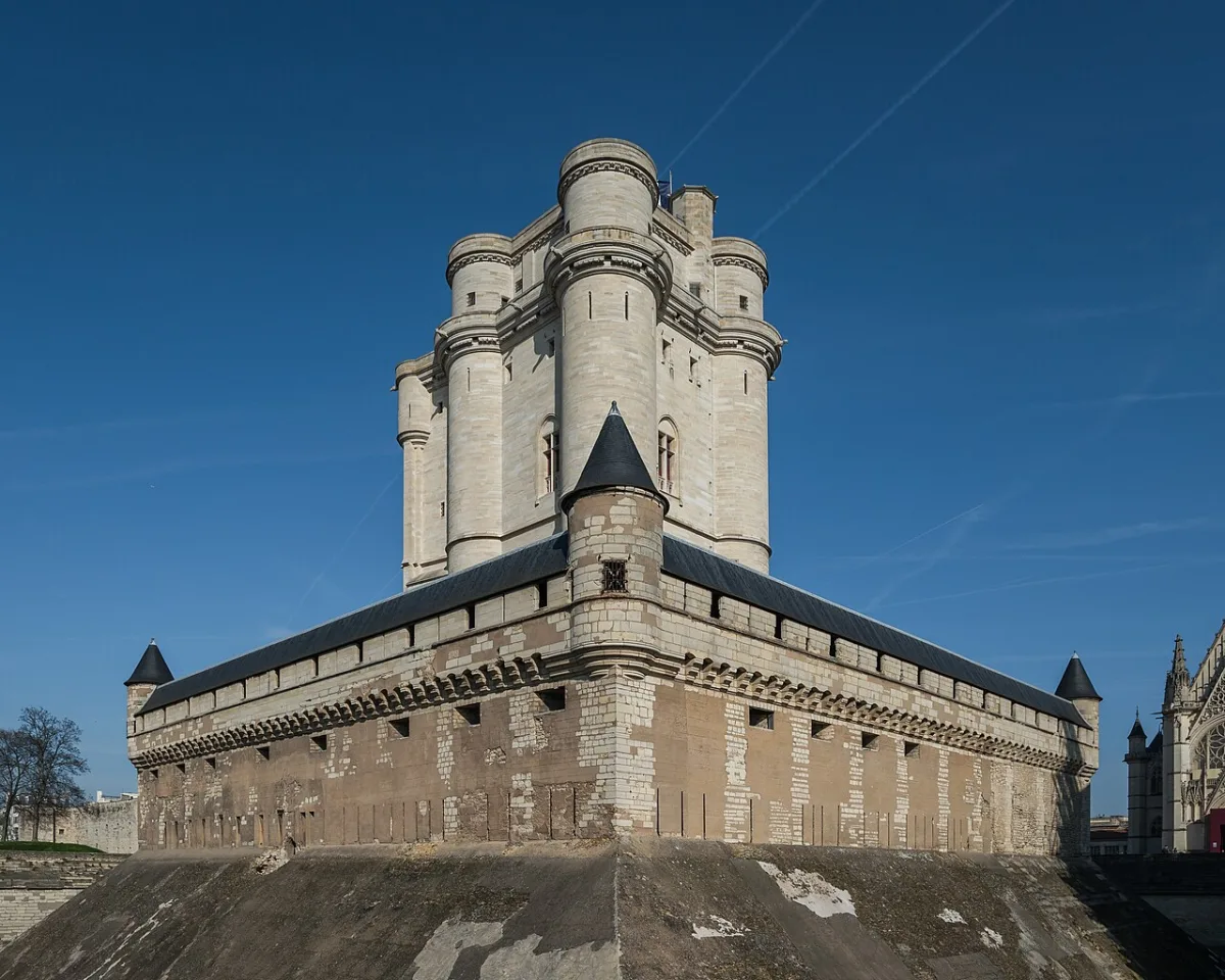 De donjon van het Château de Vincennes, middeleeuwse koninklijke vesting bij Parijs